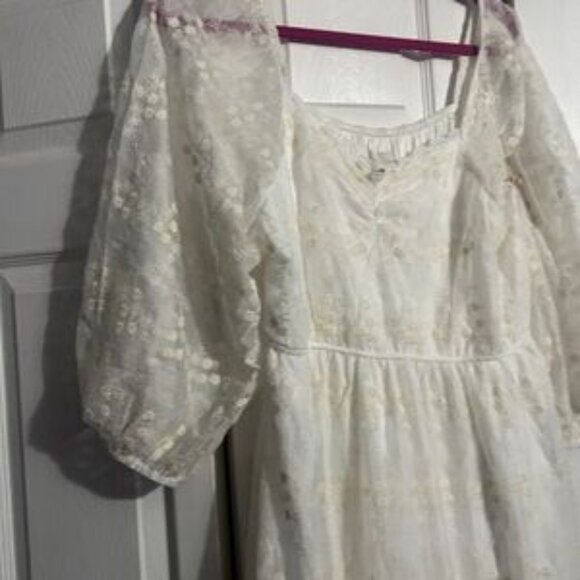 Elegant Cream Maxi Dress - Picture 5 of 15